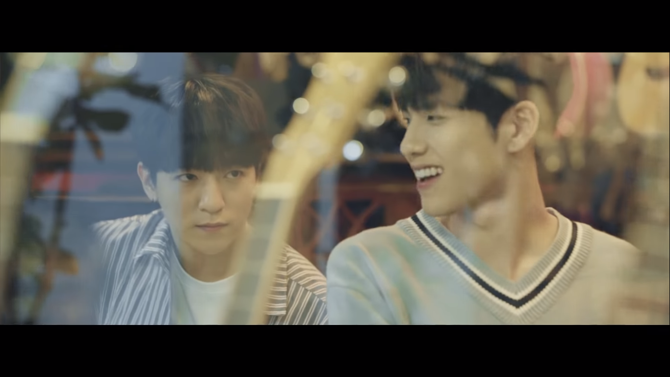 Điểm mặt những MV Kpop có chủ đề LGBT có thể bạn chưa biết (P.1) - Ảnh 17. Điểm mặt những MV Kpop có chủ đề LGBT có thể bạn chưa biết (P.1) - Ảnh 17.