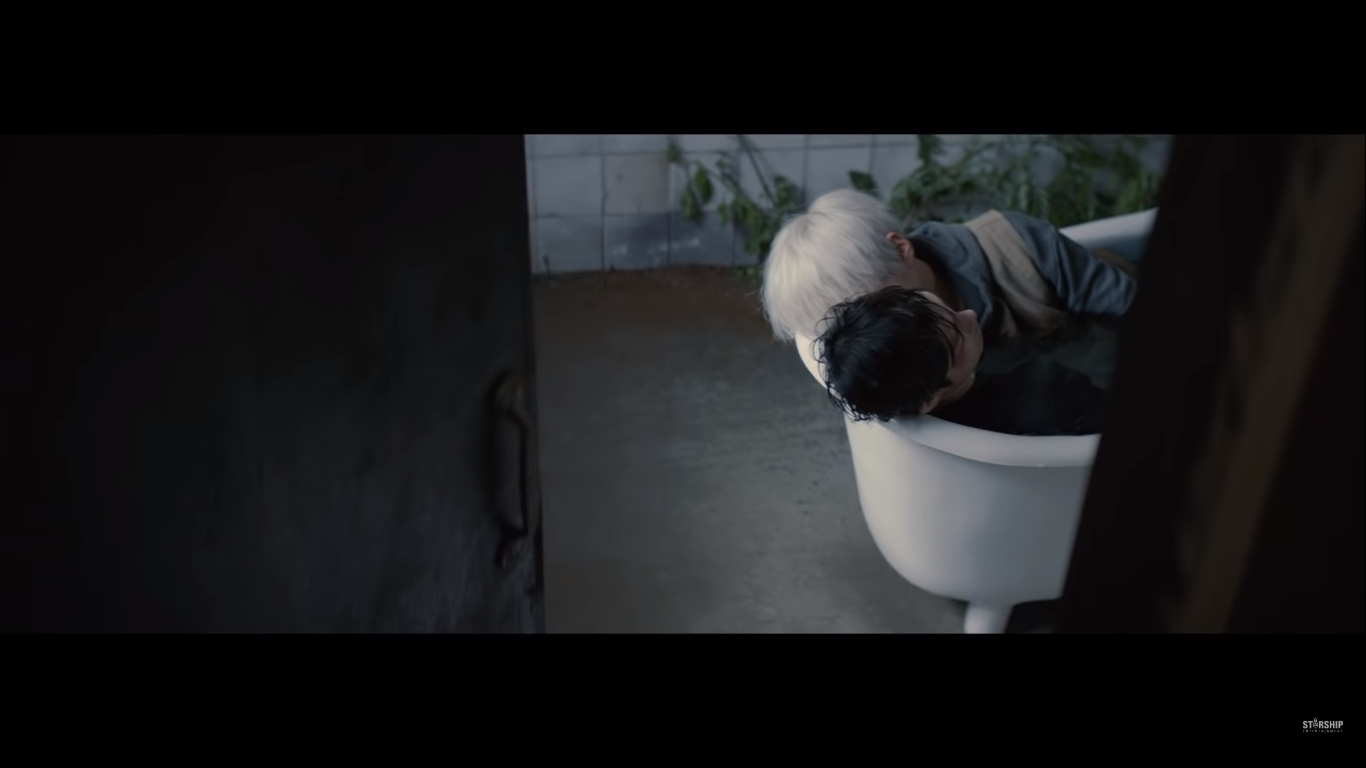 Điểm mặt những MV Kpop có chủ đề LGBT có thể bạn chưa biết (P.1) - Ảnh 20. Điểm mặt những MV Kpop có chủ đề LGBT có thể bạn chưa biết (P.1) - Ảnh 20.