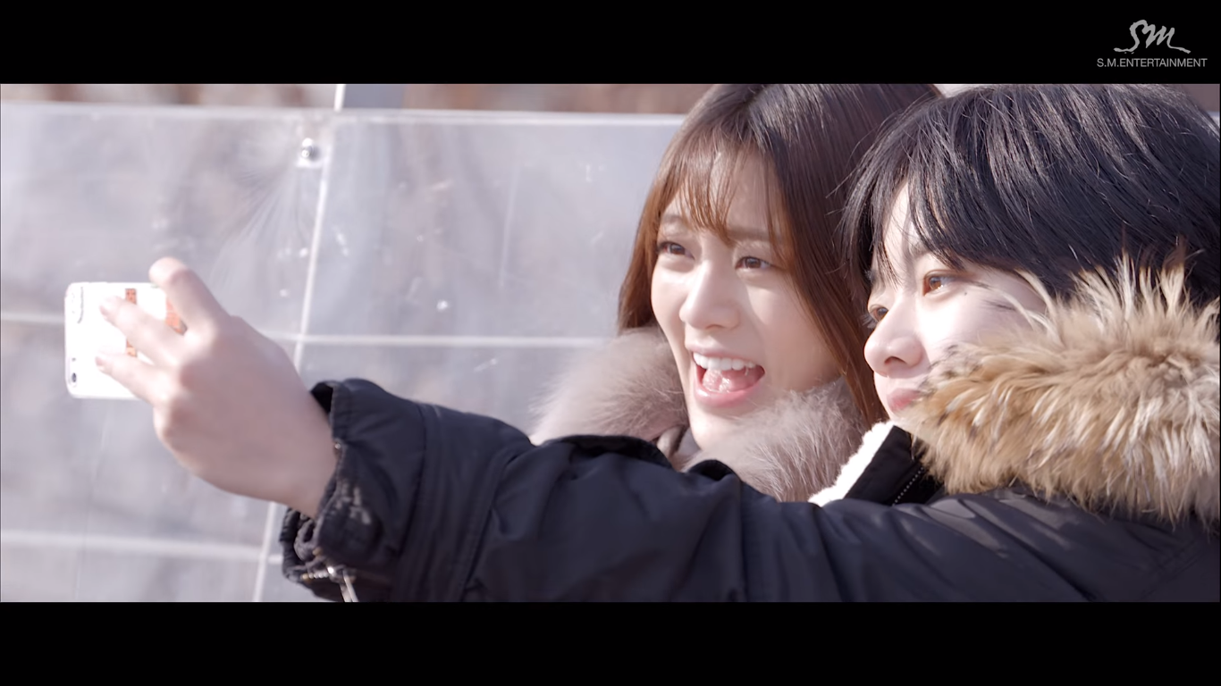 Điểm mặt những MV Kpop có chủ đề LGBT có thể bạn chưa biết (P.1) - Ảnh 21. Điểm mặt những MV Kpop có chủ đề LGBT có thể bạn chưa biết (P.1) - Ảnh 21.
