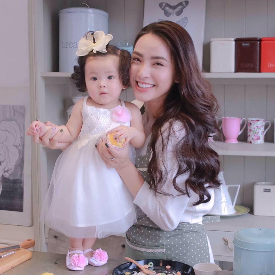 Sao Việt hôm nay (22/5): Tân Hoa hậu Sắc đẹp toàn cầu châu Á 2019 bị ném đá vì đăng ảnh bán nude, Hải Băng tiết lộ lí do triệt sản - Ảnh 1. Sao Việt hôm nay (22/5): Tân Hoa hậu Sắc đẹp toàn cầu châu Á 2019 bị ném đá vì đăng ảnh bán nude, Hải Băng tiết lộ lí do triệt sản - Ảnh 1.