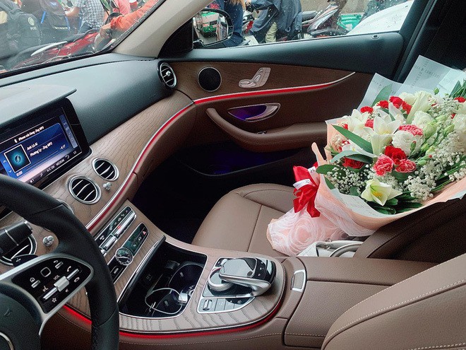 Diễn viên Midu: Đại gia ngầm, tay chơi đồ hiệu thứ thiệt của showbiz Việt - Ảnh 2. Diễn viên Midu: Đại gia ngầm, tay chơi đồ hiệu thứ thiệt của showbiz Việt - Ảnh 2.