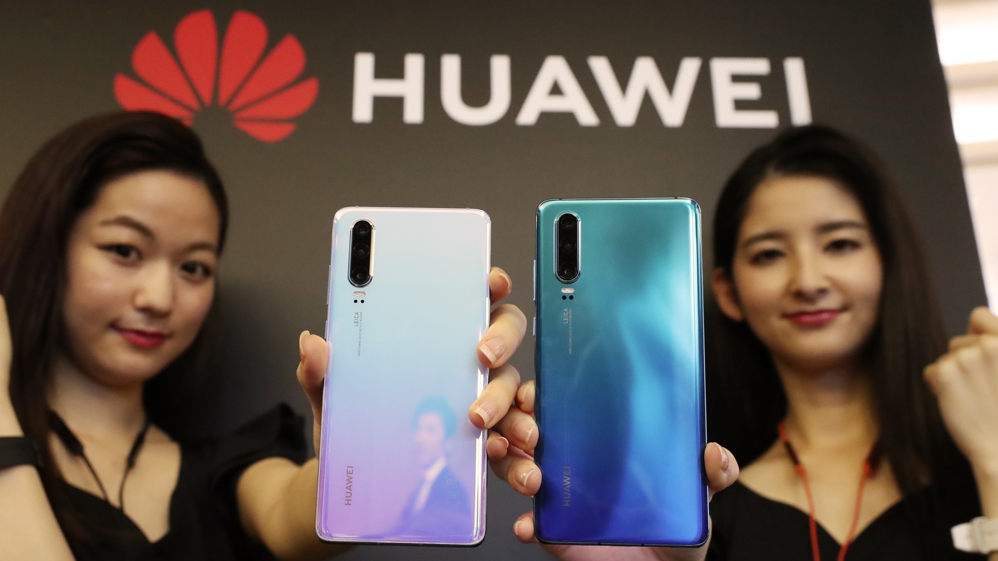Hai nhà mạng lớn nhất Nhật Bản tuyên bố dừng bán các máy điện thoại Huawei - Ảnh 1. Hai nhà mạng lớn nhất Nhật Bản tuyên bố dừng bán các máy điện thoại Huawei - Ảnh 1.