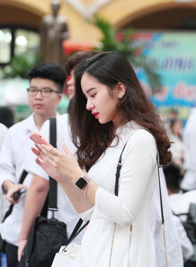 Những nữ sinh Hà thành đẹp rạng ngời, đốn tim người nhìn trong ngày bế giảng - Ảnh 3. Những nữ sinh Hà thành đẹp rạng ngời, đốn tim người nhìn trong ngày bế giảng - Ảnh 3.