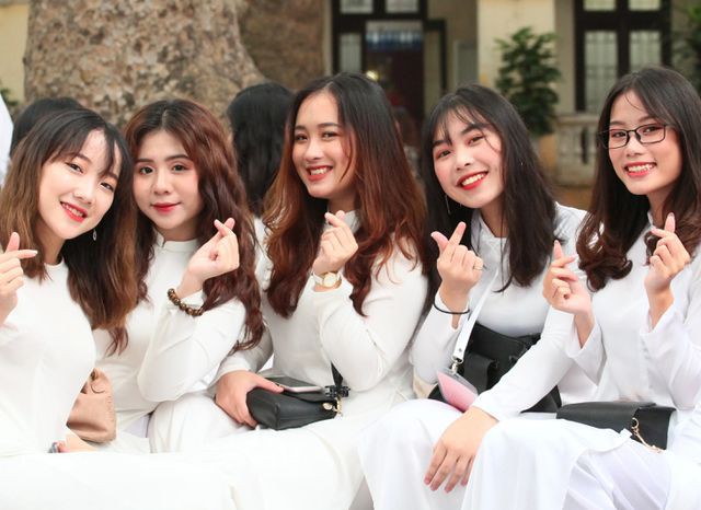 Những nữ sinh Hà thành đẹp rạng ngời, đốn tim người nhìn trong ngày bế giảng - Ảnh 2. Những nữ sinh Hà thành đẹp rạng ngời, đốn tim người nhìn trong ngày bế giảng - Ảnh 2.