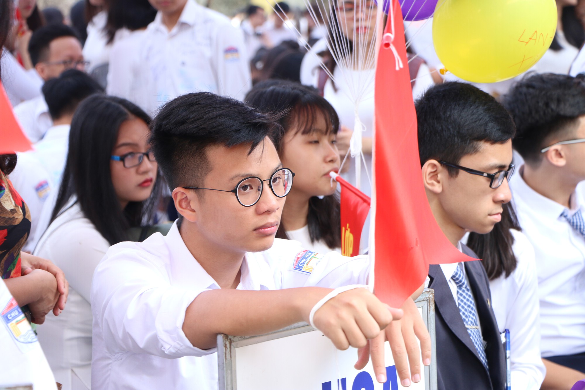 Ngắm nữ sinh Trường Chu Văn An duyên dáng, đẹp tinh khôi trong ngày bế giảng - Ảnh 9. Ngắm nữ sinh Trường Chu Văn An duyên dáng, đẹp tinh khôi trong ngày bế giảng - Ảnh 9.