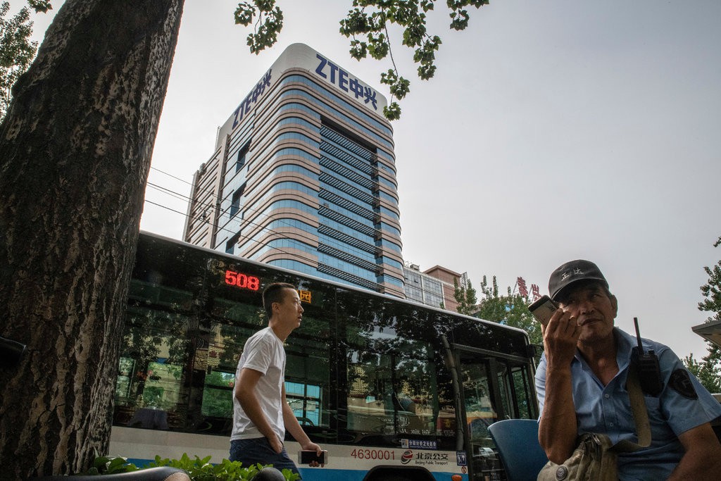Từ khủng hoảng Huawei, nhìn lại ZTE đã từng bị Mỹ cấm vận, Google quay lưng khiến công ty ngấp nghé bờ vực phá sản - Ảnh 1. Từ khủng hoảng Huawei, nhìn lại ZTE đã từng bị Mỹ cấm vận, Google quay lưng khiến công ty ngấp nghé bờ vực phá sản - Ảnh 1.