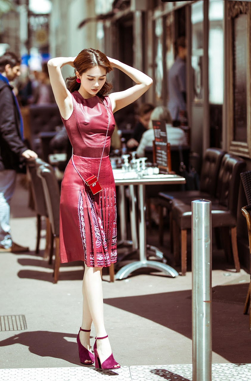 Sau bão gạch đá từ dân mạng, Ngọc Trinh đã chịu ăn mặc kín đáo tại Cannes - Ảnh 7. Sau bão gạch đá từ dân mạng, Ngọc Trinh đã chịu ăn mặc kín đáo tại Cannes - Ảnh 7.