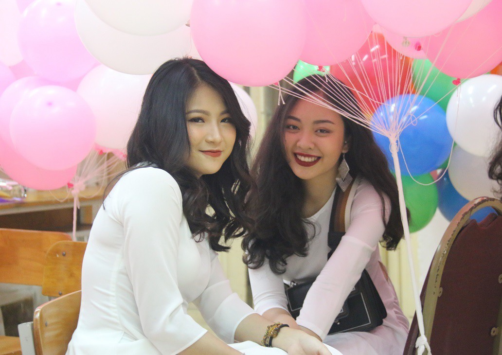Những nữ sinh Hà thành đẹp rạng ngời, đốn tim người nhìn trong ngày bế giảng - Ảnh 1.