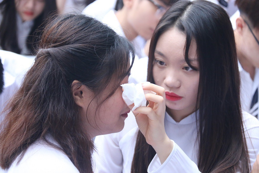 Những nữ sinh Hà thành đẹp rạng ngời, đốn tim người nhìn trong ngày bế giảng - Ảnh 8.