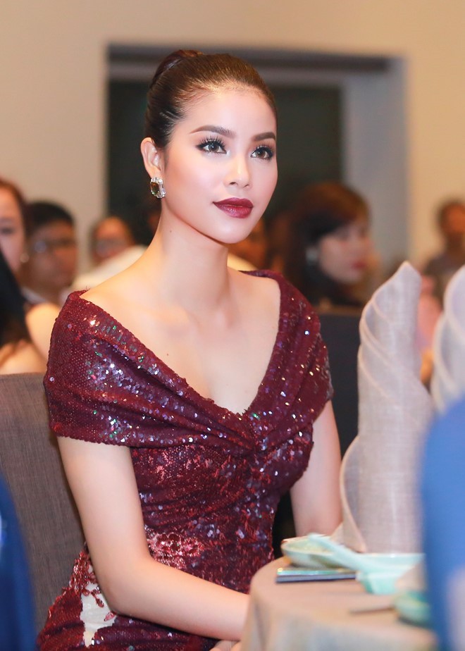 Hoa hậu, Á hậu Việt xấu đẹp với tóc búi  - Ảnh 1.