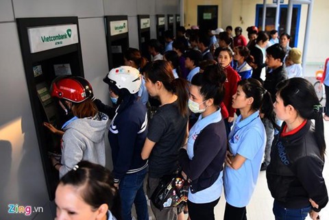Phí rút tiền ATM, chuyển khoản của ngân hàng nào rẻ nhất? - Ảnh 1.