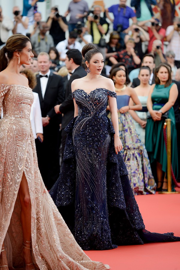 Nhìn lại những màn chưng diện của sao Việt tại Cannes - Ảnh 2. Nhìn lại những màn chưng diện của sao Việt tại Cannes - Ảnh 2.