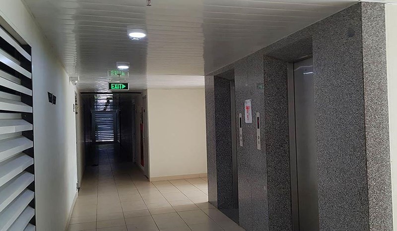 Công an nói về clip thiếu niên nhìn vào váy trong thang máy - Ảnh 2. Công an nói về clip thiếu niên nhìn vào váy trong thang máy - Ảnh 2.
