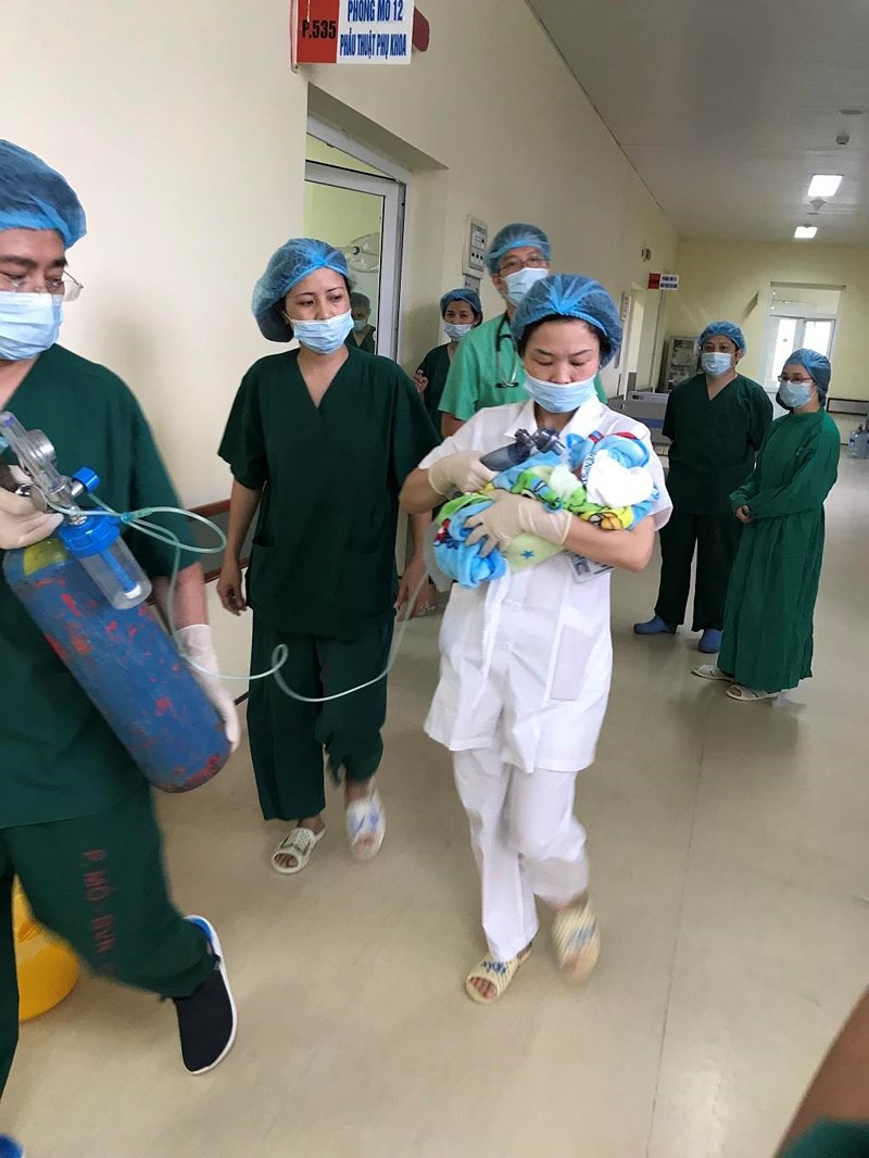 Nỗ lực giữ con đầy xúc động của sản phụ ung thư giai đoạn cuối - Ảnh 2.