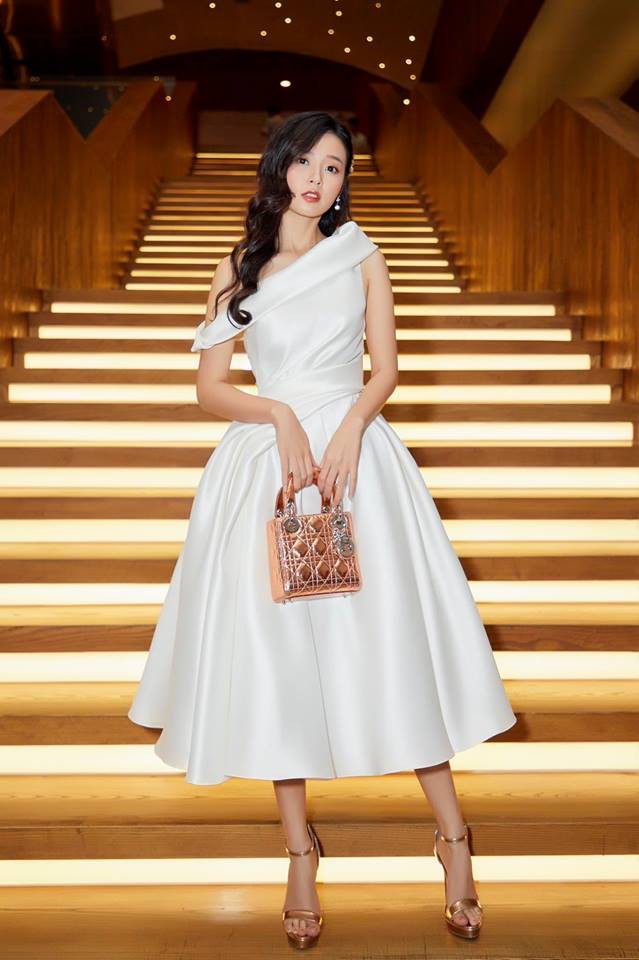 Diễn viên Midu: Đại gia ngầm, tay chơi đồ hiệu thứ thiệt của showbiz Việt - Ảnh 9. Diễn viên Midu: Đại gia ngầm, tay chơi đồ hiệu thứ thiệt của showbiz Việt - Ảnh 9.