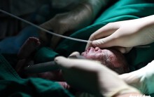 Ca mổ đón bé sơ sinh từ mẹ ung thư: Chào Bình An, mẹ sẽ chiến đấu để được bên con lâu hơn