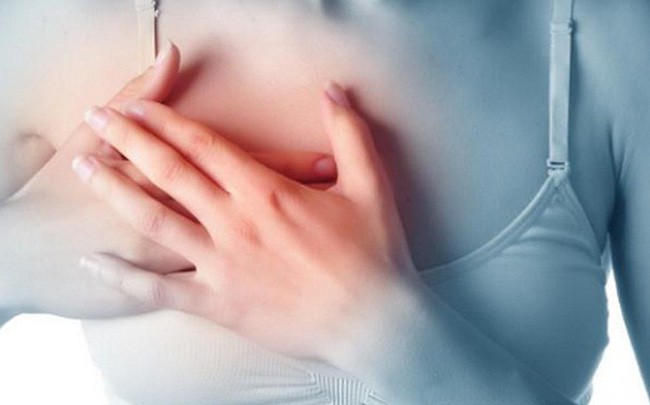 Tại sao người mẹ bị ung thư vú giai đoạn cuối phải mổ đẻ ở tư thế ngồi? - Ảnh 2.