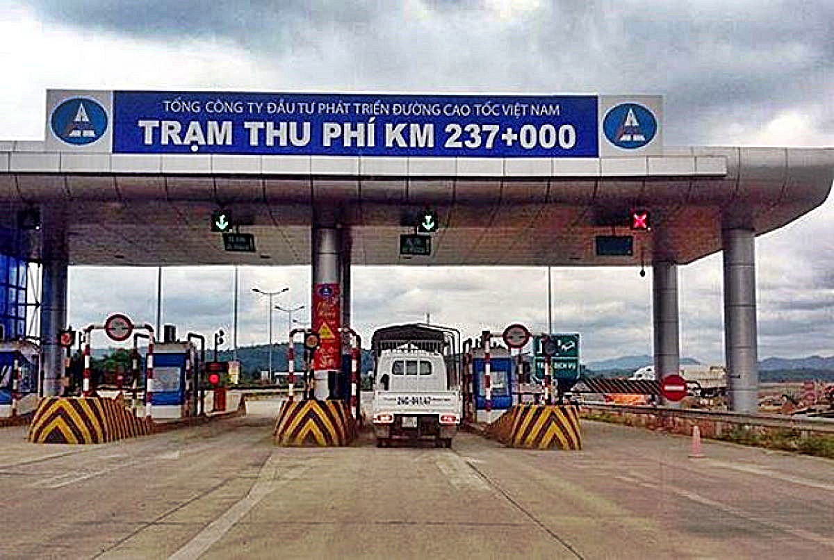 Sét đánh trạm thu phí trên cao tốc Nội Bài - Lào Cai: Dữ liệu thu phí có bị mất? - Ảnh 1. Sét đánh trạm thu phí trên cao tốc Nội Bài - Lào Cai: Dữ liệu thu phí có bị mất? - Ảnh 1.