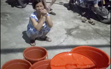 Dân Đà Nẵng la trời thiếu nước sinh hoạt, nhà máy đặt 17 bồn cấp nước sử dụng tạm thời