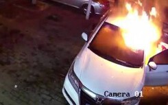Tên trộm đốt ôtô vì trong xe không có đồ giá trị