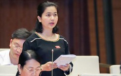 'Sống ở làng, cả trẻ con, cứ lễ hội là uống rượu thôi!'