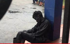 Bức ảnh 'giấc ngủ vội của người thợ mỏ' khiến ai nấy cũng đều thấy 'nghẹn'