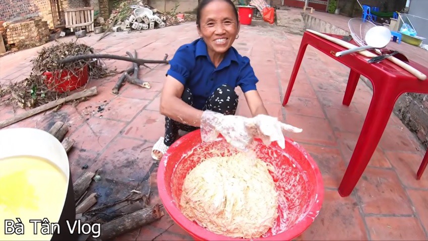‘Vén màn’ những bí quyết thành công của hiện tượng Bà Tân Vlog - Ảnh 2.