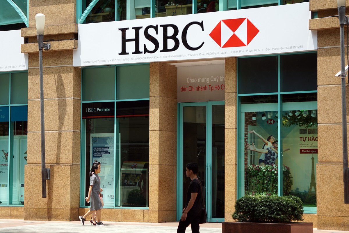 Khách hoảng hốt với mức lãi suất thẻ tín dụng lên đến 650%/tháng, HSBC nói gì? - Ảnh 2. Khách hoảng hốt với mức lãi suất thẻ tín dụng lên đến 650%/tháng, HSBC nói gì? - Ảnh 2.