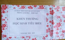Hà Nội: Trưởng Phòng GD&ĐT Cầu Giấy xin lỗi việc 'học sinh tiêu biểu được tặng hộp quà rỗng'