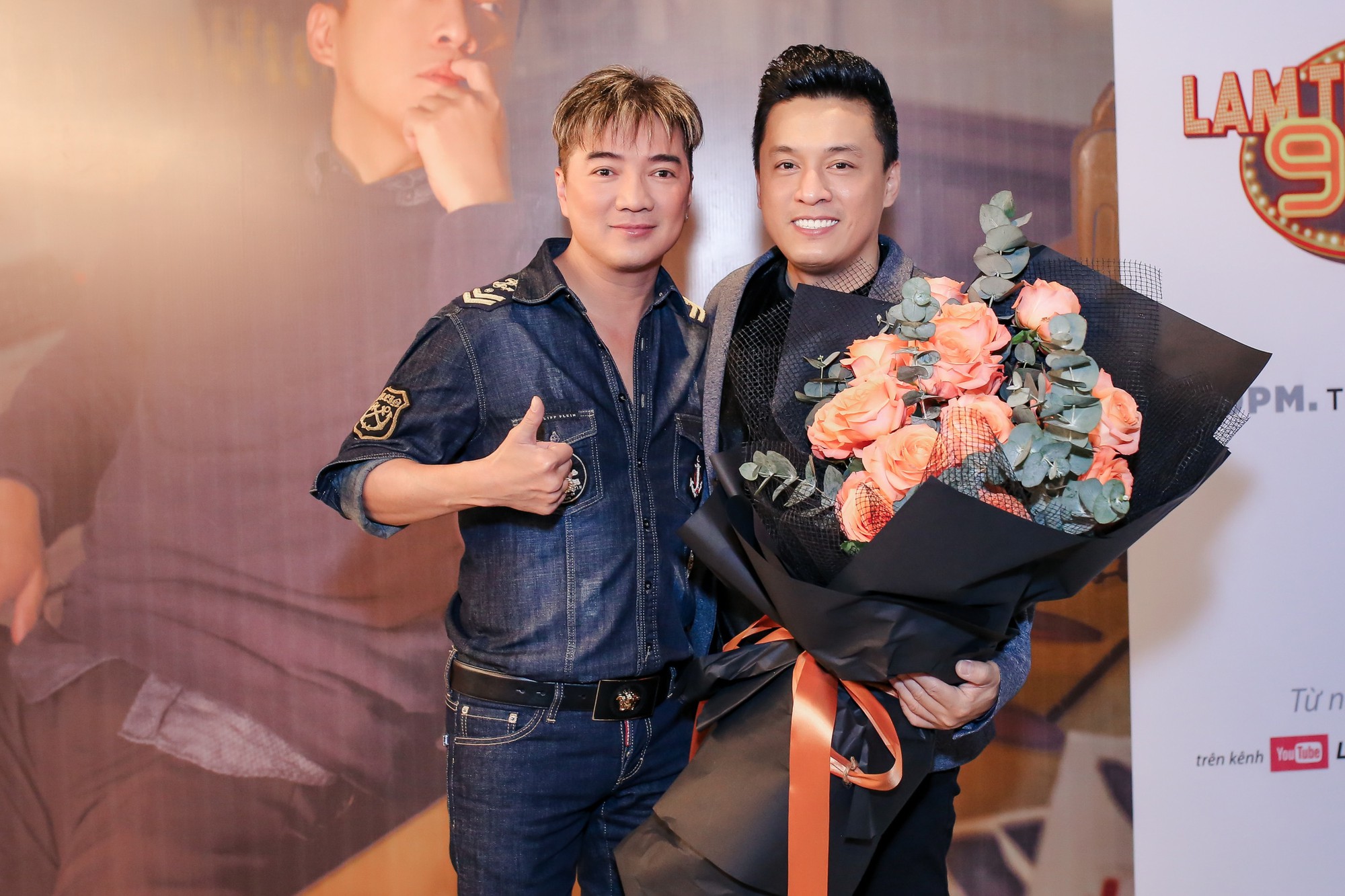 Đàm Vĩnh Hưng ôm hôn Lam Trường, nhắn nhủ: Nếu bị dính scandal thì hãy tìm Hưng để được giải - Ảnh 1. Đàm Vĩnh Hưng ôm hôn Lam Trường, nhắn nhủ: Nếu bị dính scandal thì hãy tìm Hưng để được giải - Ảnh 1.