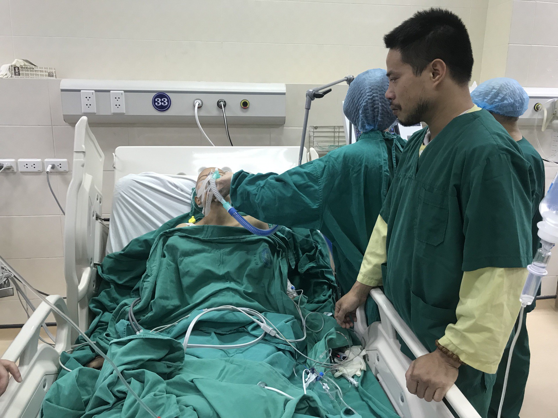 Ca mổ đón bé sơ sinh từ mẹ ung thư: Chào Bình An, mẹ sẽ chiến đấu để được bên con lâu hơn - Ảnh 5. Ca mổ đón bé sơ sinh từ mẹ ung thư: Chào Bình An, mẹ sẽ chiến đấu để được bên con lâu hơn - Ảnh 5.
