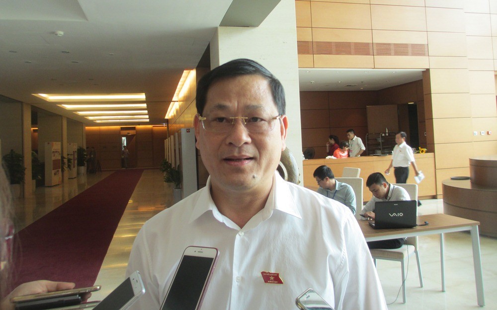 Vụ Nguyễn Hữu Linh nựng bé gái: Từ thời điểm phát hiện có thể khởi tố - Ảnh 1. Vụ Nguyễn Hữu Linh nựng bé gái: Từ thời điểm phát hiện có thể khởi tố - Ảnh 1.