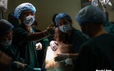 Tại sao người mẹ bị ung thư vú giai đoạn cuối phải mổ đẻ ở tư thế ngồi?