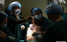 Tại sao người mẹ bị ung thư vú giai đoạn cuối phải mổ đẻ ở tư thế ngồi?