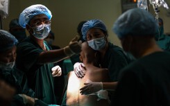 Xúc động ca mổ đặc biệt đón bé sơ sinh từ người mẹ ung thư giai đoạn cuối