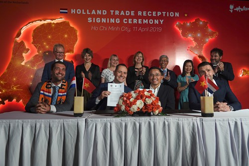 Giám đốc đối ngoại Feyenoord Rotterdam: ‘Sẽ có cầu thủ HAGL chơi bóng tại Hà Lan’ - Ảnh 2. Giám đốc đối ngoại Feyenoord Rotterdam: ‘Sẽ có cầu thủ HAGL chơi bóng tại Hà Lan’ - Ảnh 2.