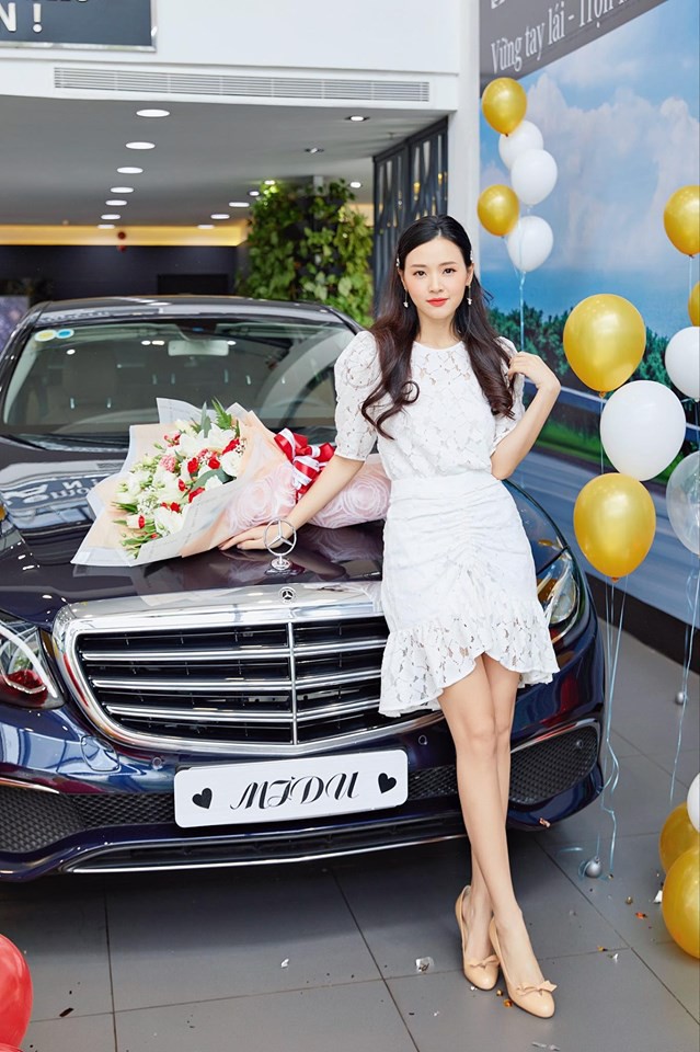 Sao Việt hôm nay (23/5): Midu sắm xế hộp tiền tỉ, ca sĩ Du Thiên nhận là anh em với kẻ từng hành hung mình - Ảnh 1. Sao Việt hôm nay (23/5): Midu sắm xế hộp tiền tỉ, ca sĩ Du Thiên nhận là anh em với kẻ từng hành hung mình - Ảnh 1.