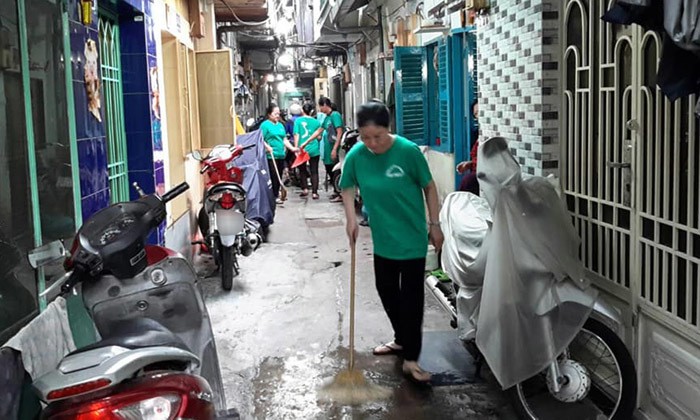 Đất dữ Sài Gòn: Anh công an ngồi đọc sách giữa đường để canh tội phạm - Ảnh 3. Đất dữ Sài Gòn: Anh công an ngồi đọc sách giữa đường để canh tội phạm - Ảnh 3.