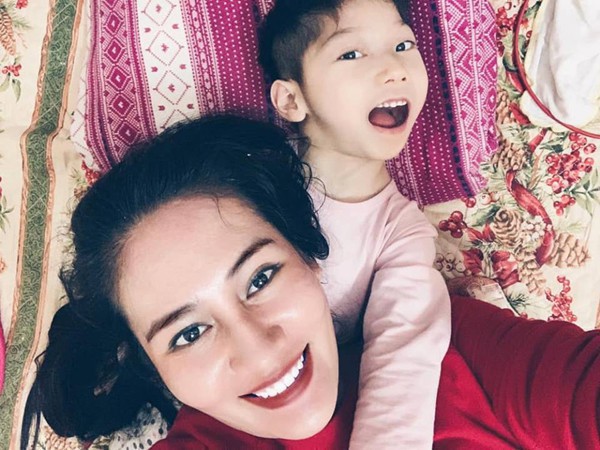 Hôn nhân trắc trở của diễn viên Về nhà đi con: Người lặng lẽ chia tay, kẻ đắng cay ôm con bệnh tật về nhà mẹ đẻ - Ảnh 4. Hôn nhân trắc trở của diễn viên Về nhà đi con: Người lặng lẽ chia tay, kẻ đắng cay ôm con bệnh tật về nhà mẹ đẻ - Ảnh 4.