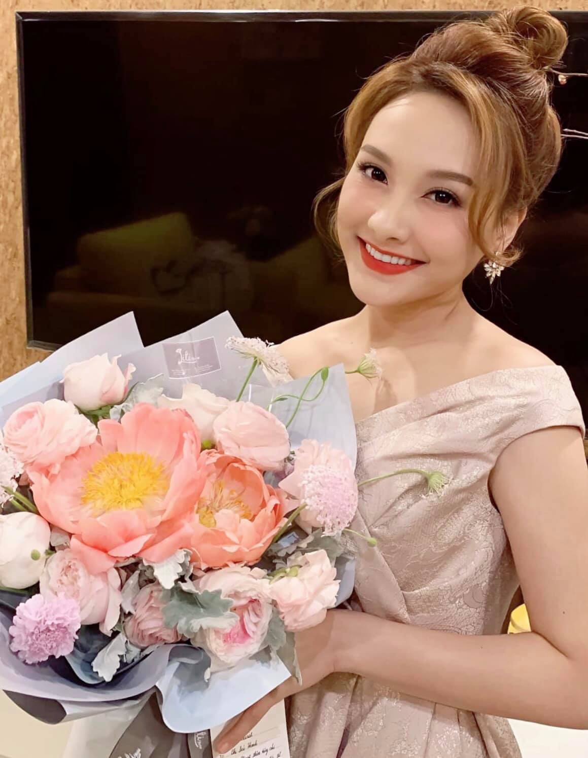 Ngắm nhan sắc đời thường của 3 diễn viên nữ chính phim Về nhà đi con - Ảnh 8. Ngắm nhan sắc đời thường của 3 diễn viên nữ chính phim Về nhà đi con - Ảnh 8.
