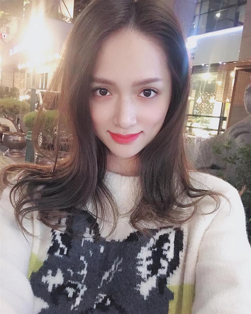 Hương Giang thả thính với kiểu make up sương sương nhưng dân tình lại cứ soi vào động tác múa quạt như Khá Bảnh - Ảnh 8. Hương Giang thả thính với kiểu make up sương sương nhưng dân tình lại cứ soi vào động tác múa quạt như Khá Bảnh - Ảnh 8.