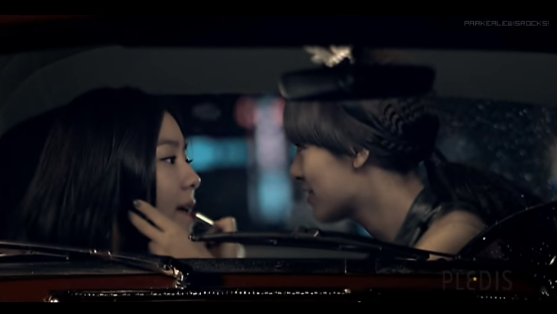 Điểm mặt những MV Kpop với chủ đề LGBT có thể bạn chưa biết (P.2) - Ảnh 21. Điểm mặt những MV Kpop với chủ đề LGBT có thể bạn chưa biết (P.2) - Ảnh 21.