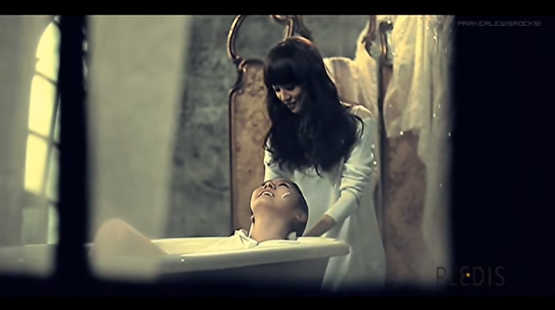 Điểm mặt những MV Kpop với chủ đề LGBT có thể bạn chưa biết (P.2) - Ảnh 22. Điểm mặt những MV Kpop với chủ đề LGBT có thể bạn chưa biết (P.2) - Ảnh 22.