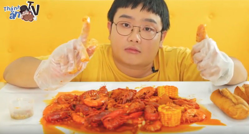 Review món tôm hùm đất: Mạnh dạn bỏ càng, đầu; thịt ở thân chỉ còn đúng bằng 1 đốt ngón tay - Ảnh 4.