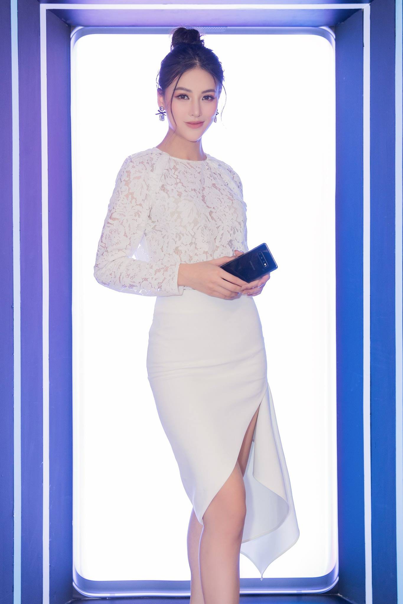 Gu thời trang thăng hạng của Phương Khánh sau gần 1 năm lên ngôi Hoa hậu Trái đất - Ảnh 7. Gu thời trang thăng hạng của Phương Khánh sau gần 1 năm lên ngôi Hoa hậu Trái đất - Ảnh 7.