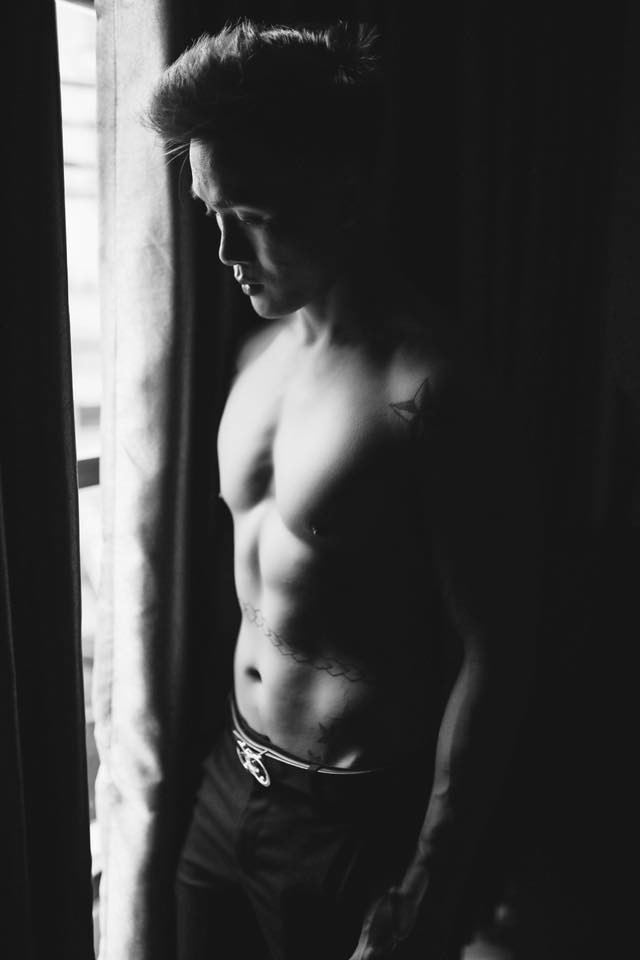 Chàng hot gay Bảo Phạm: Mình vẫn hay giả vờ nói với mẹ rằng sau này sẽ lấy vợ và có con - Ảnh 2. Chàng hot gay Bảo Phạm: Mình vẫn hay giả vờ nói với mẹ rằng sau này sẽ lấy vợ và có con - Ảnh 2.