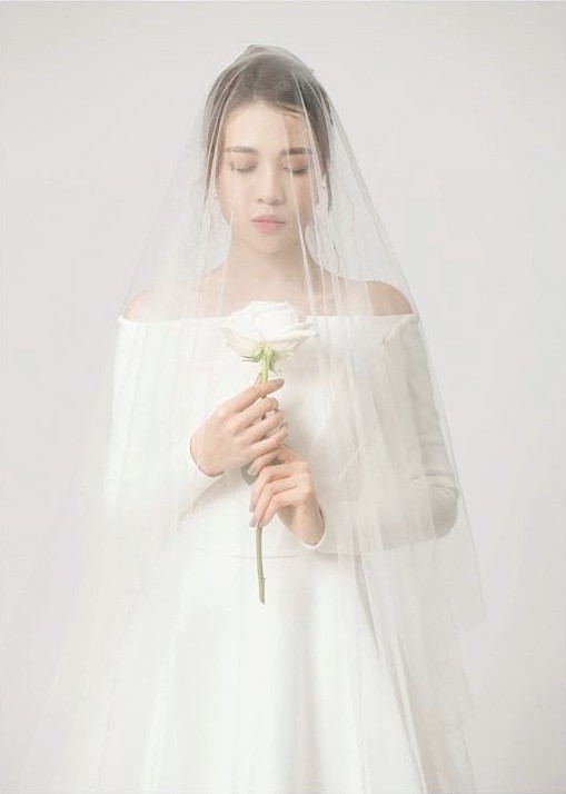 Đàm Thu Trang hạnh phúc diện váy cưới trước thềm hôn lễ với Cường Đôla - Ảnh 2. Đàm Thu Trang hạnh phúc diện váy cưới trước thềm hôn lễ với Cường Đôla - Ảnh 2.