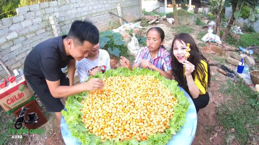 Hot girl Hằng Hương: Bà Tân Vlog thực sự chân chất chứ không phải diễn - Ảnh 2. Hot girl Hằng Hương: Bà Tân Vlog thực sự chân chất chứ không phải diễn - Ảnh 2.
