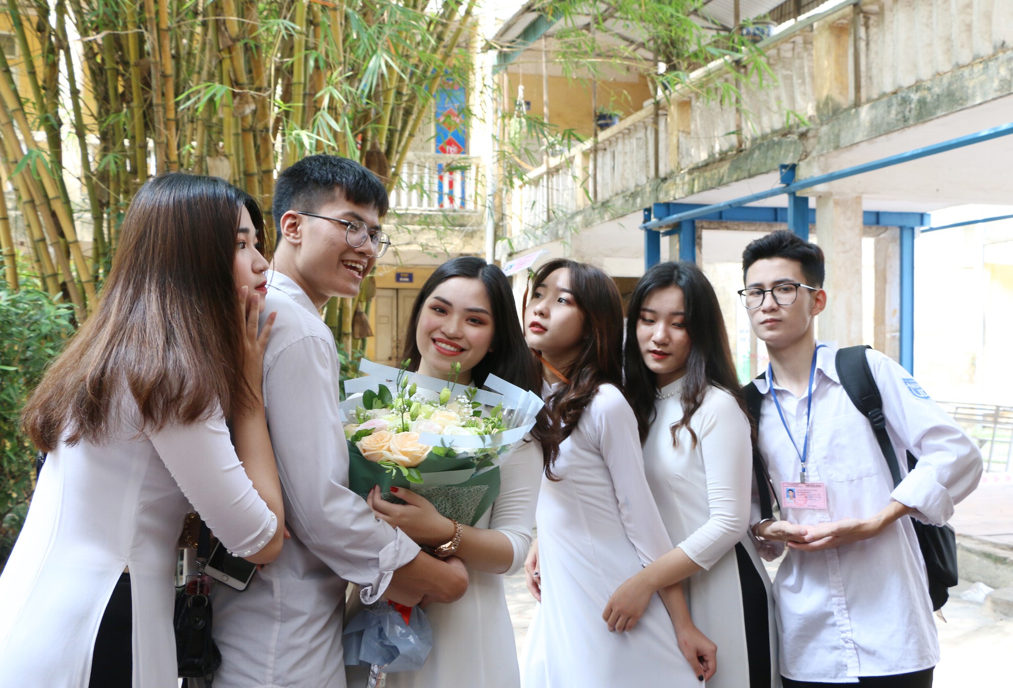 Lễ bế giảng đẫm nước mắt của học sinh tại ngôi trường có nguy cơ đổ sập giữa lòng Hà Nội - Ảnh 4. Lễ bế giảng đẫm nước mắt của học sinh tại ngôi trường có nguy cơ đổ sập giữa lòng Hà Nội - Ảnh 4.