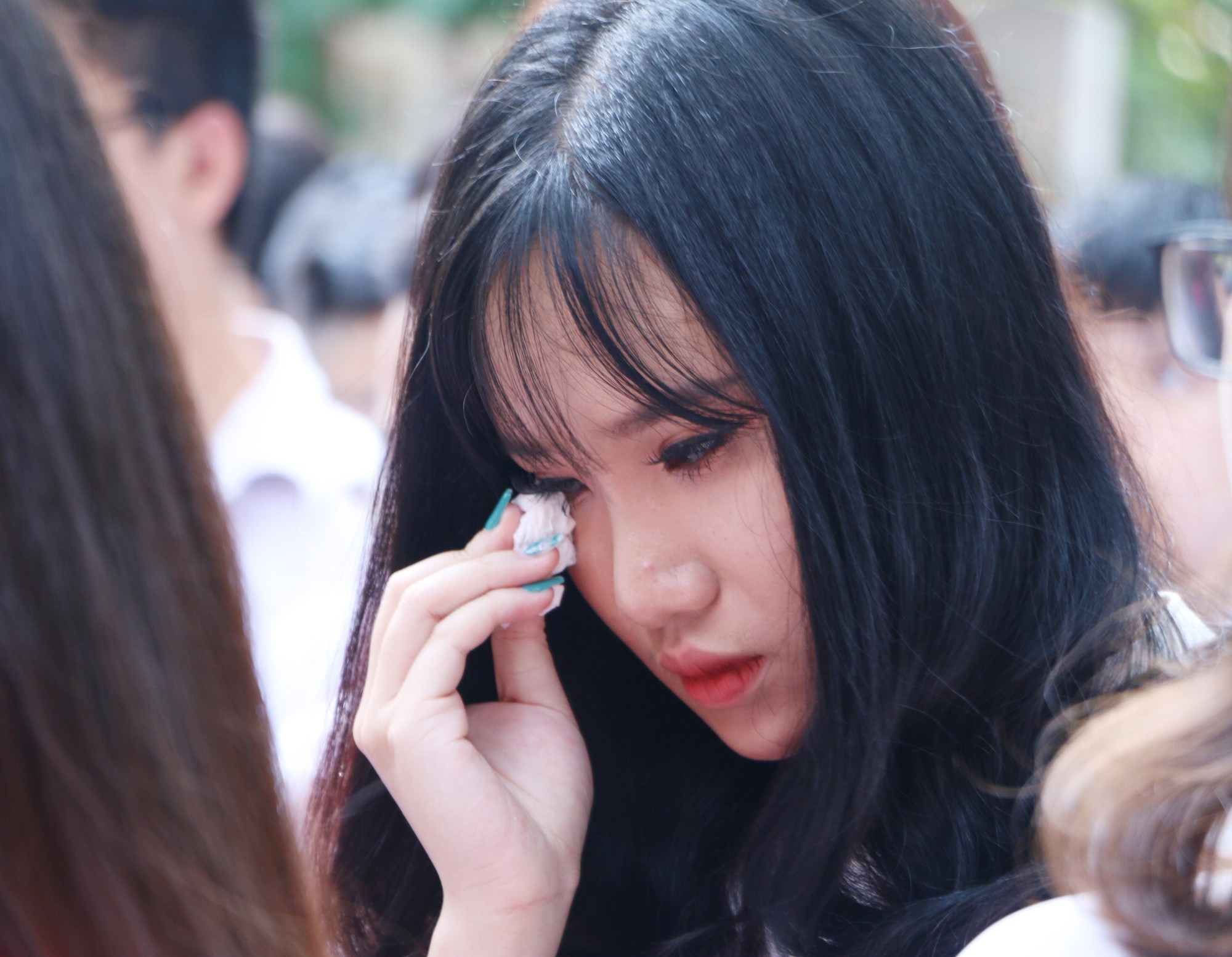 Lễ bế giảng đẫm nước mắt của học sinh tại ngôi trường có nguy cơ đổ sập giữa lòng Hà Nội - Ảnh 10. Lễ bế giảng đẫm nước mắt của học sinh tại ngôi trường có nguy cơ đổ sập giữa lòng Hà Nội - Ảnh 10.